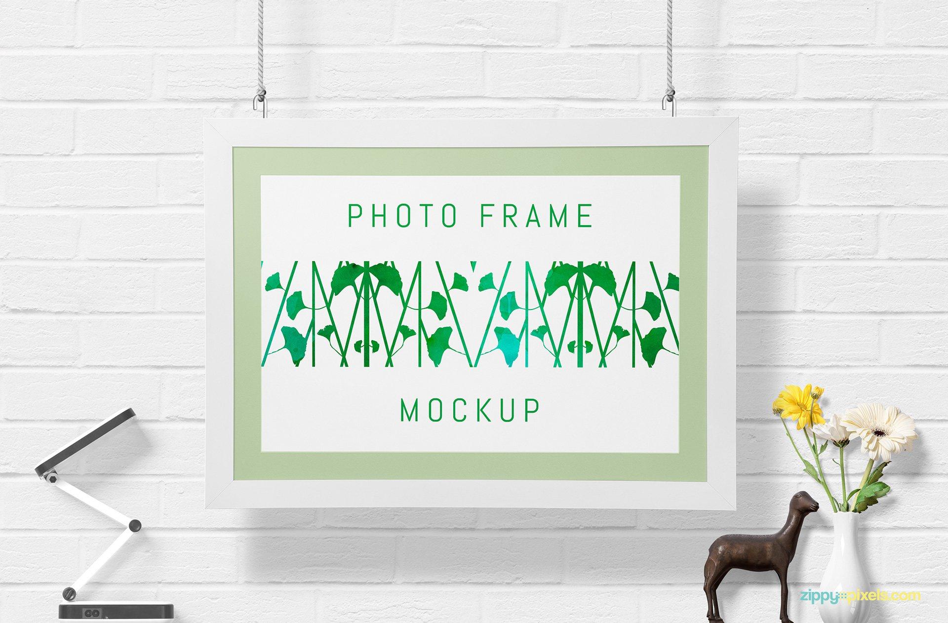 Free Gorgeous Wall Frame Mockup psd